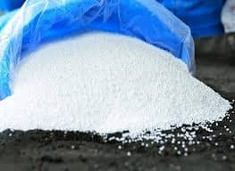 تصویر 1 از کود اوره خارجی در بسته بندی و اندازه‌ های مختلف برای زمین‌ های کشاورزی